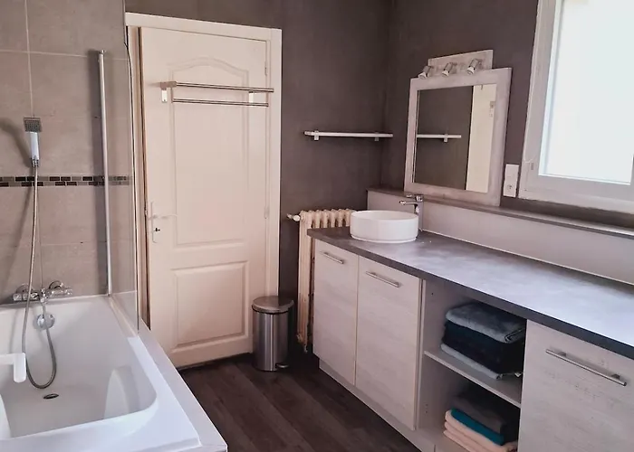 Maison Et 7 Chambres, Piscine Nyaraló